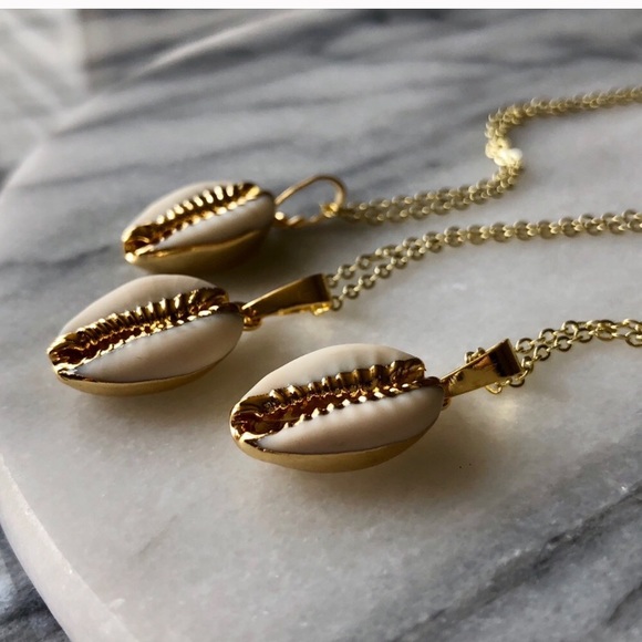 14kt Gold Cowrie Shell Necklace Boho - Picture 5 of 7
